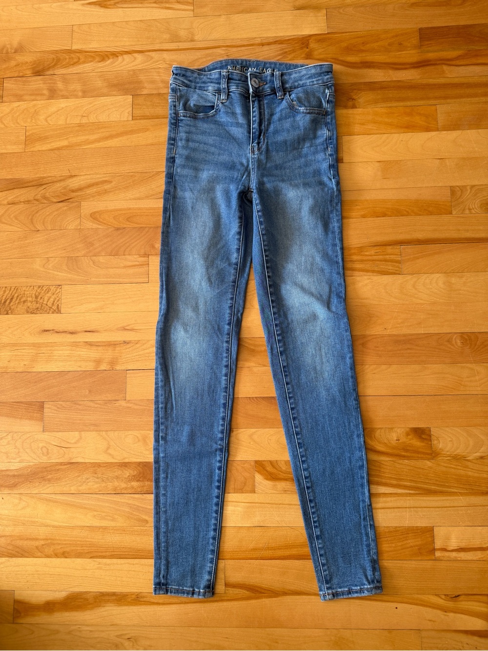 American Eagle Outfitters Women’s Washed Blue High-Rise Jeggings